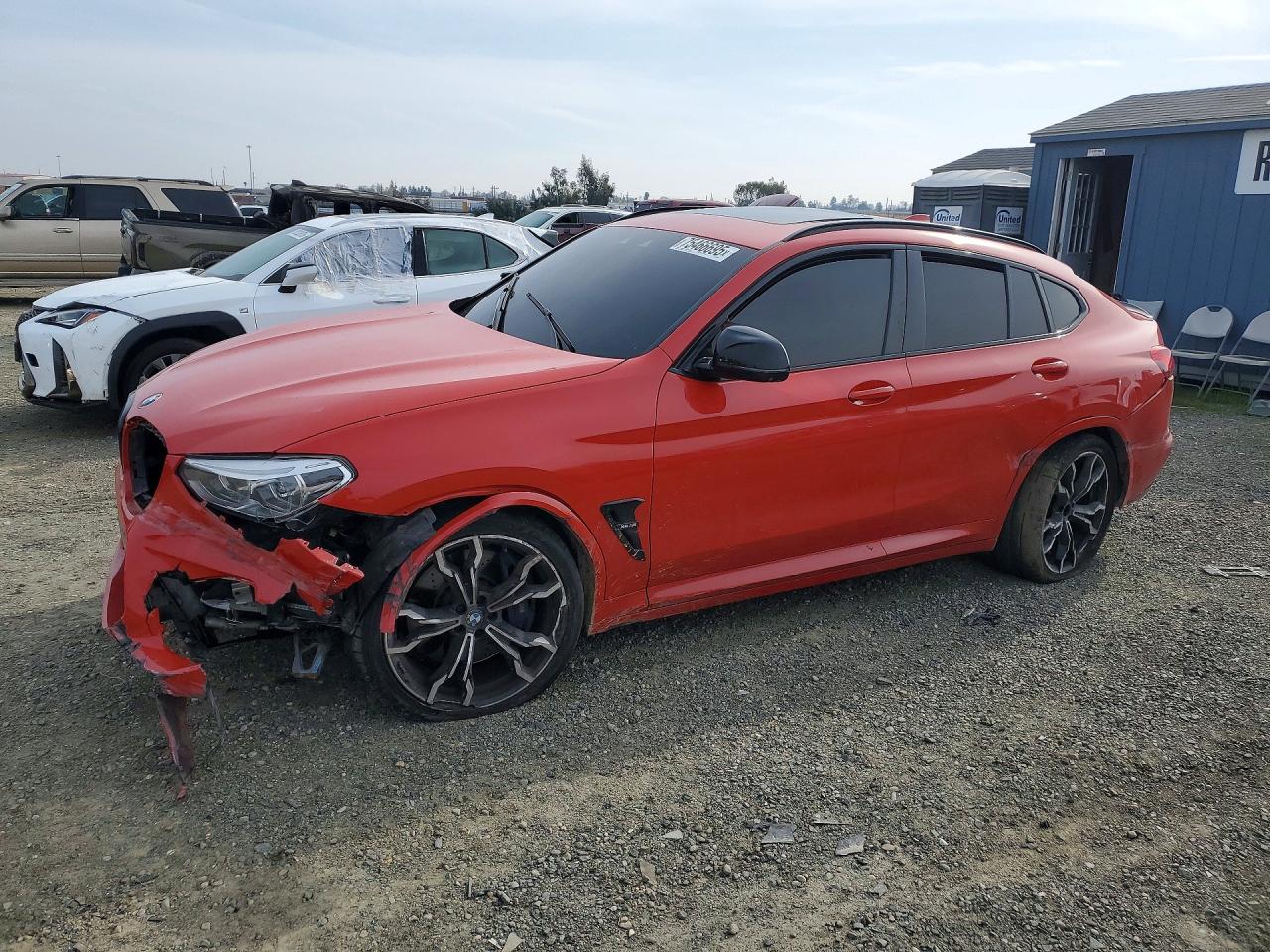 2021 BMW X4 M, VIN 5YMUJ0C04M9F84490 — Front end