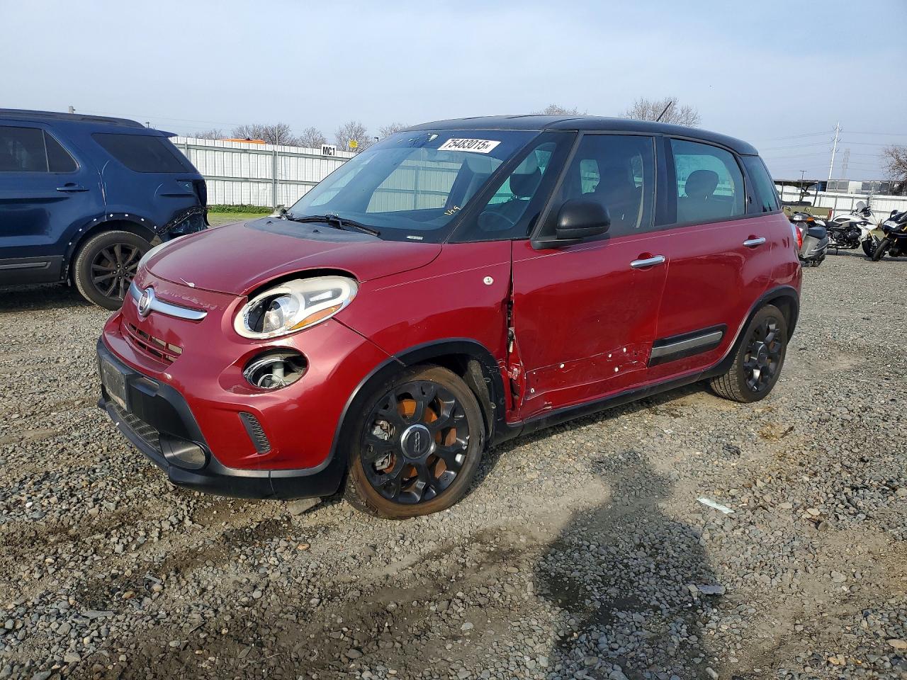 2015 FIAT 500L Urbana Trekking, VIN ZFBCFADH7FZ033344 — Side
