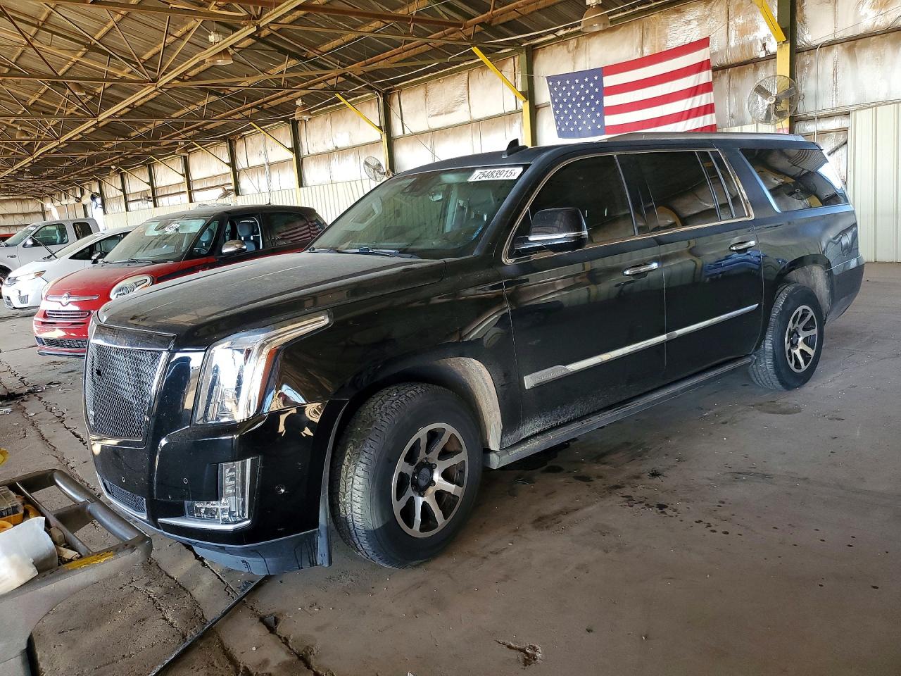 2017 Cadillac Escalade ESV Premium Luxury, VIN 1GYS4JKJ2HR141114 — Side