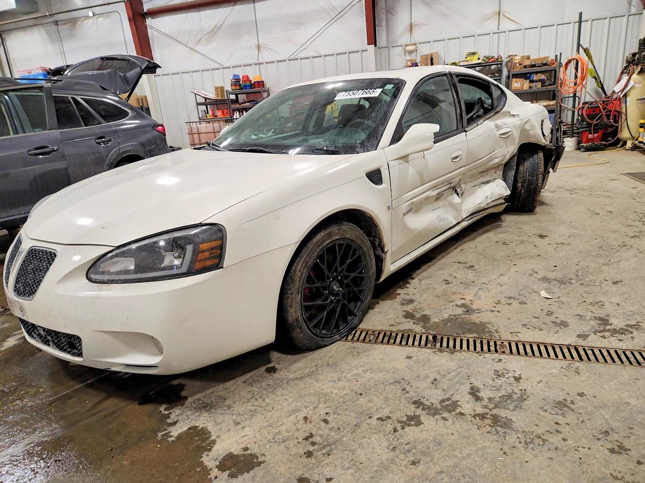 2008 Pontiac Grand Prix GXP, VIN 2G2WC55C681117930 — Side