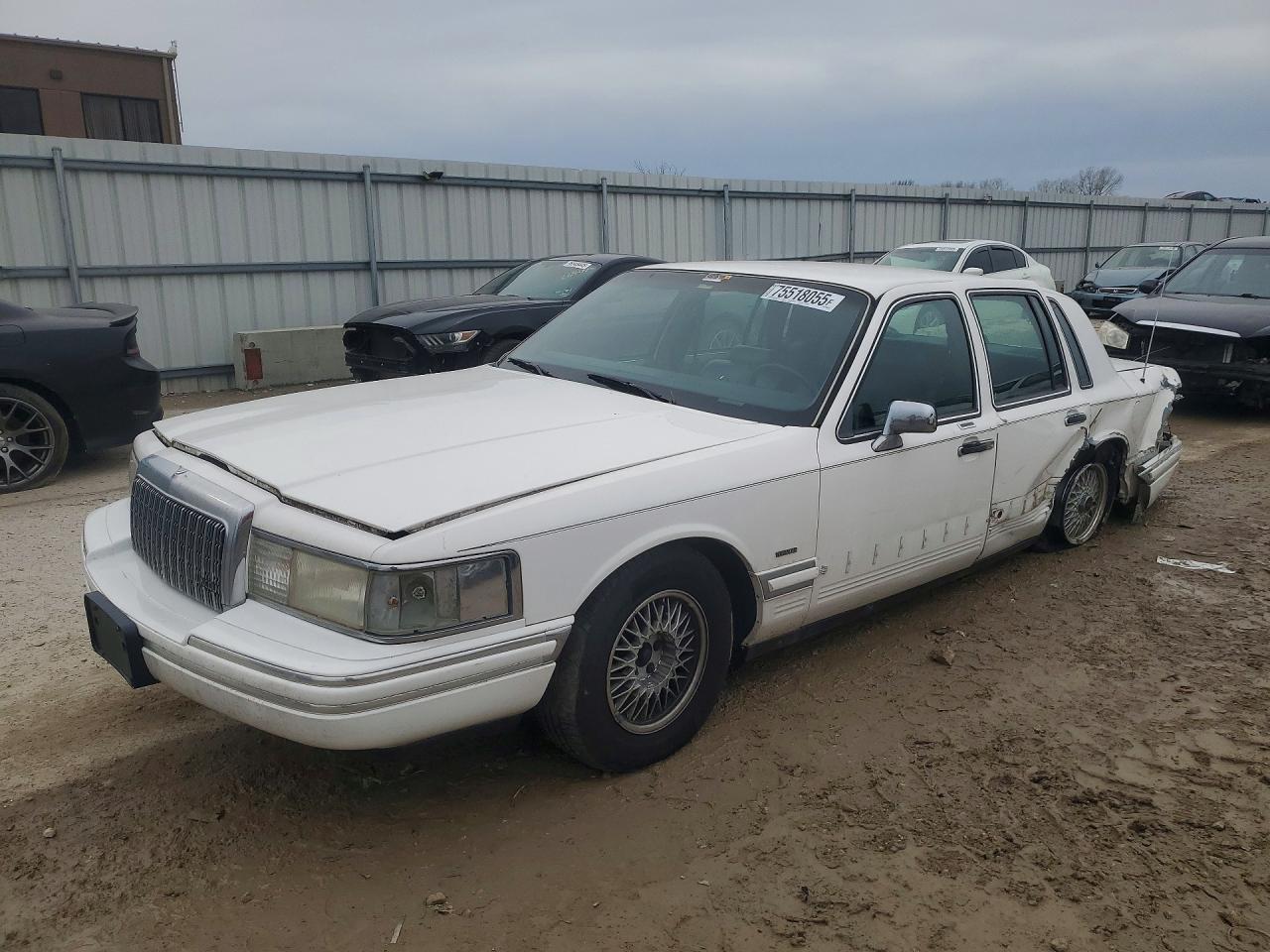 1994 Lincoln Town Car Executive, VIN 1LNLM81W6RY704376 — Зад