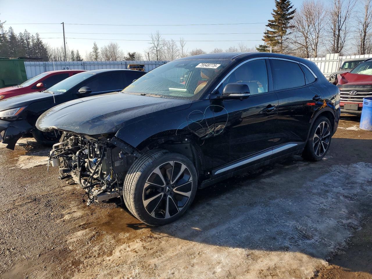2024 VinFast VF 8 Plus, VIN RLLV1AFAXRH005655 — Перед