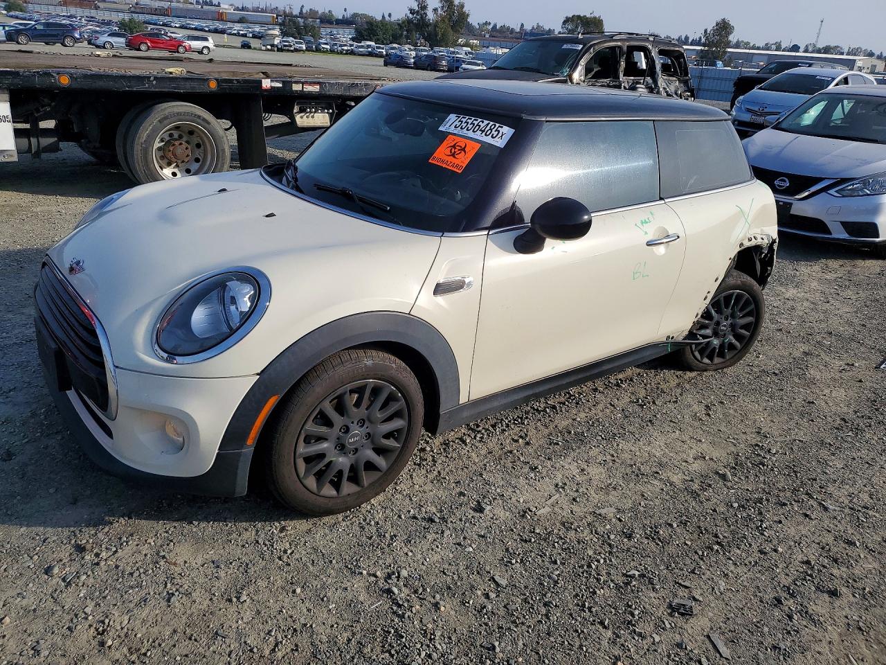 2016 MINI Hardtop, VIN WMWXP5C52G2D15265 — Зад