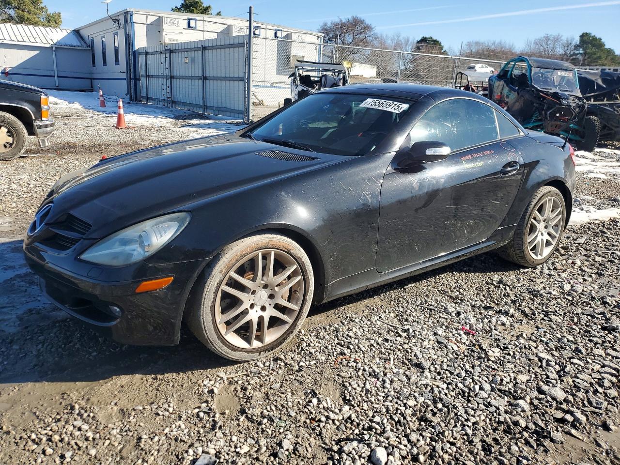 2008 Mercedes-Benz SLK 350, VIN WDBWK56F18F182019 — Front end