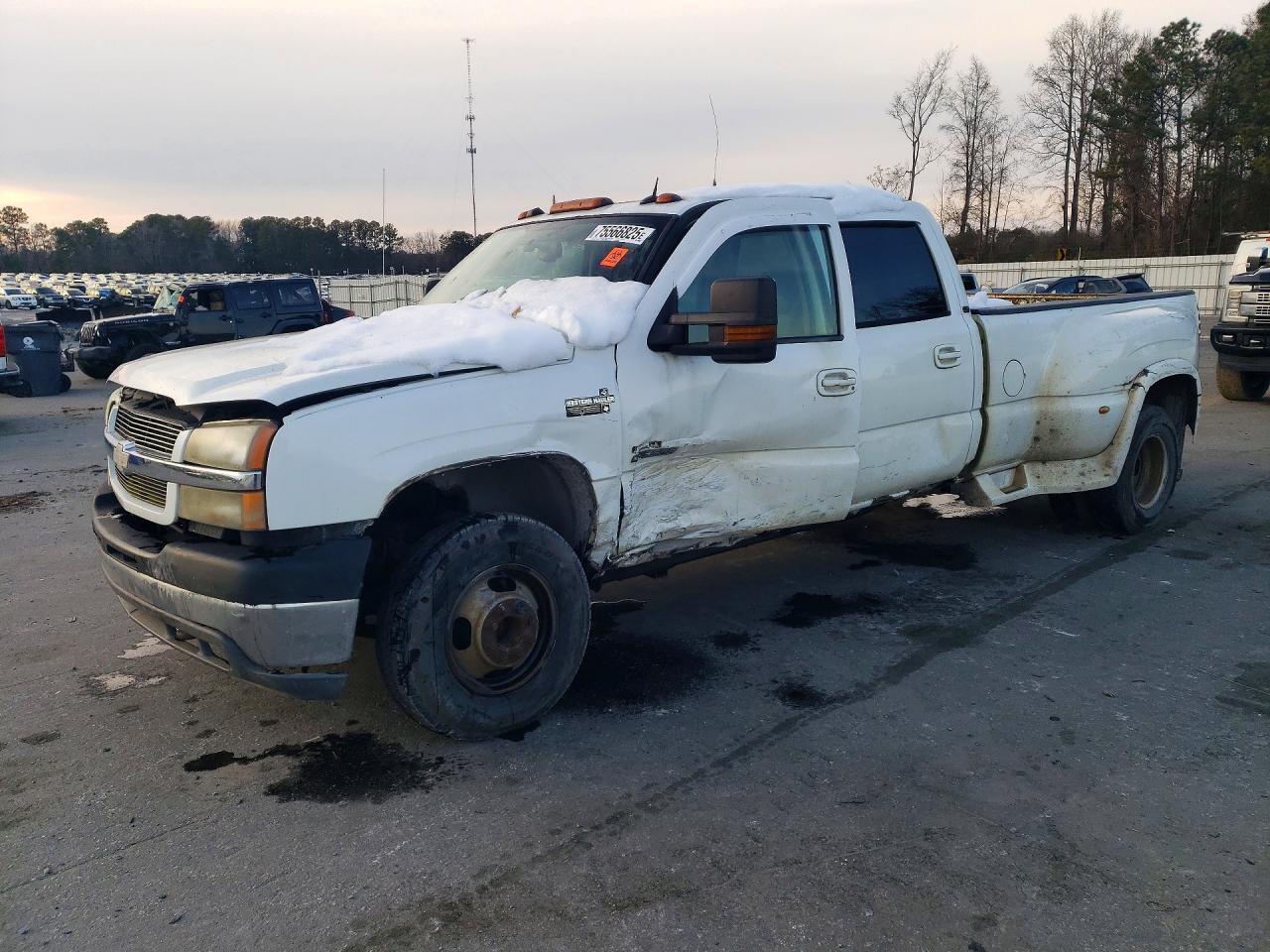 2004 Chevrolet Silverado 3500 DRW LT, VIN 1GCJK33264F180620 — Side