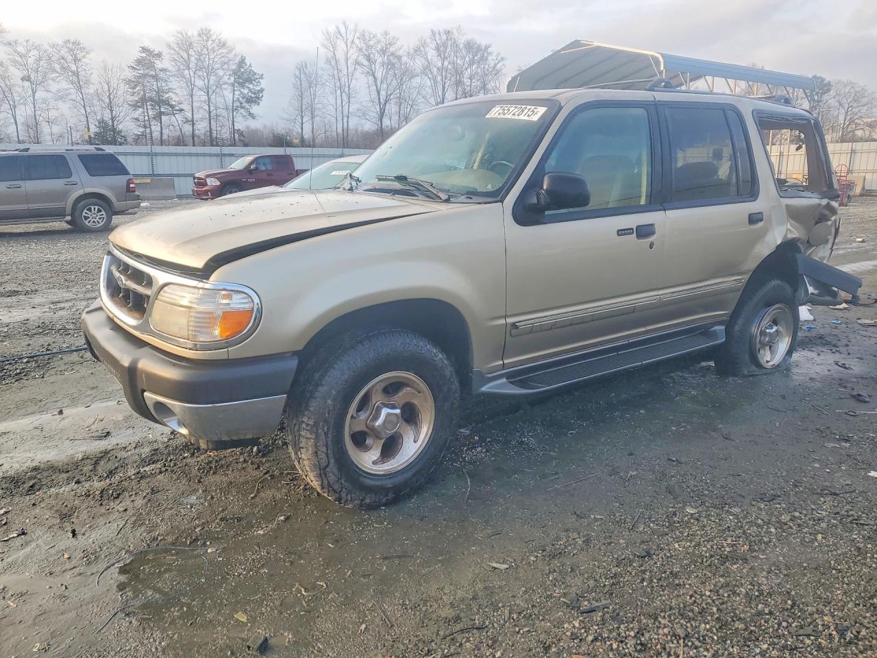2001 Ford Explorer XLT, VIN 1FMZU63E01UB60617 — Rear end