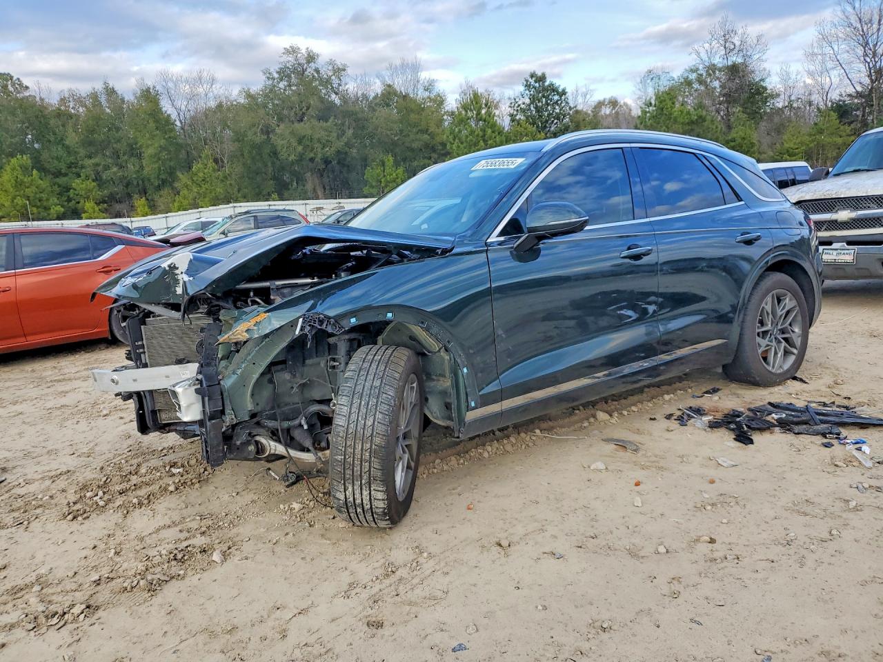 2022 Genesis GV70 2.5T, VIN KMUMADTB1NU046341 — Front end