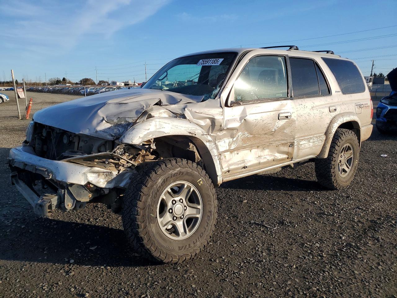 1999 Toyota 4Runner Limited, VIN JT3HN87R2X0230466 — Front end