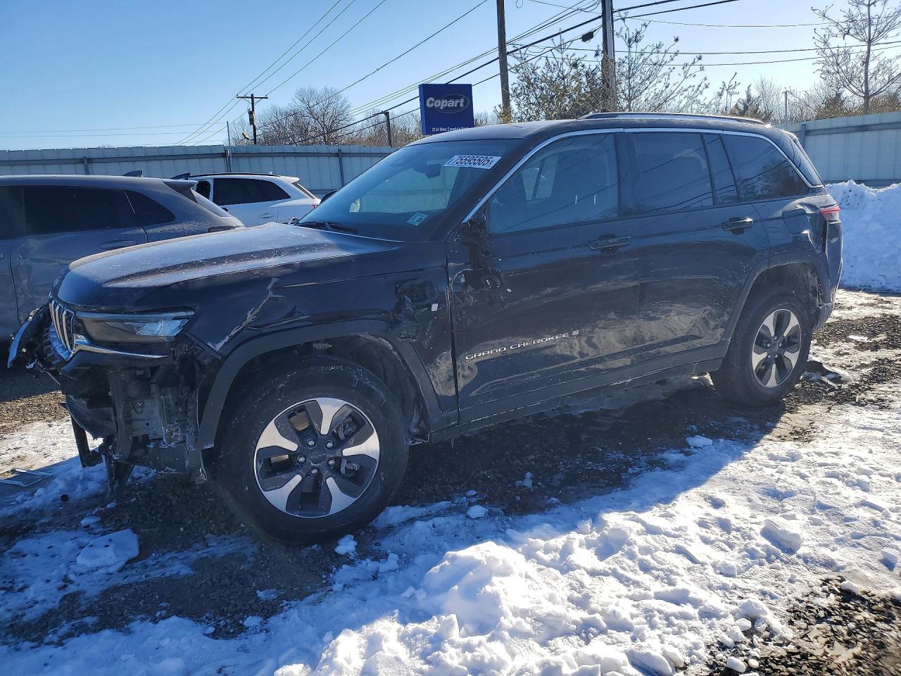 2022 Jeep Grand Cherokee, VIN 1C4RJYB61N8748902 — Front end