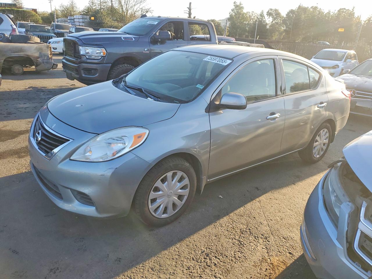 2014 Nissan Versa SV, VIN 3N1CN7AP1EL863101 — Normal wear