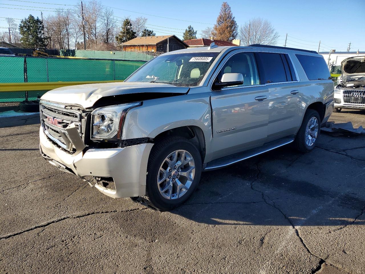 2016 GMC Yukon XL SLT, VIN 1GKS2GKC1GR250733 — Front end