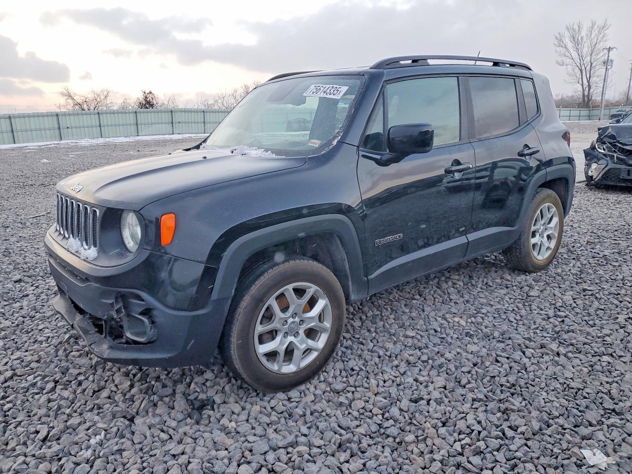 2017 Jeep Renegade Latitude, VIN ZACCJBBB4HPF92092 — Front end