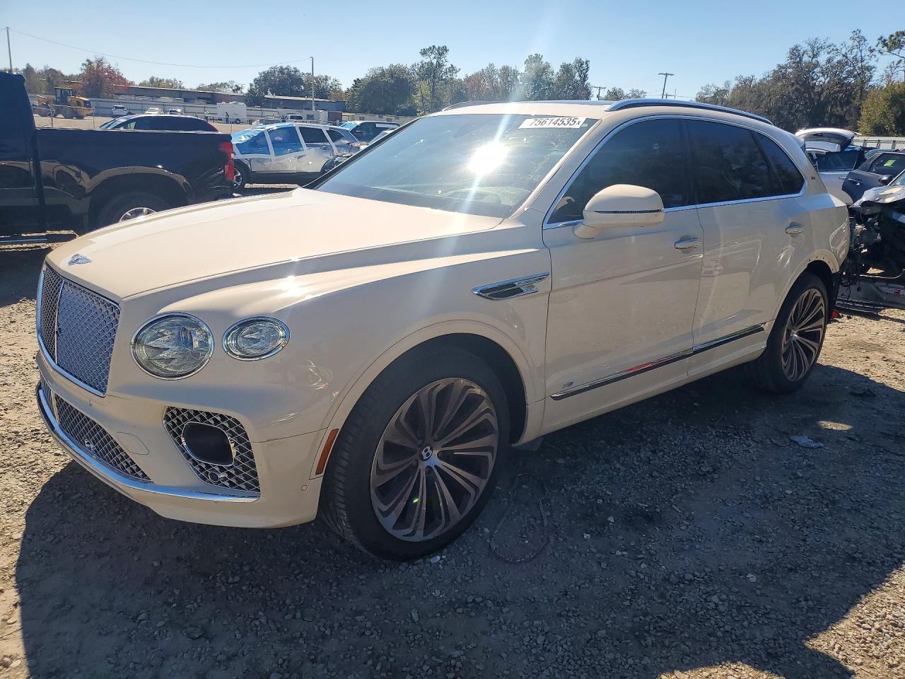 2021 Bentley Bentayga V8, VIN SJAAM2ZV2MC038421 — Rear end