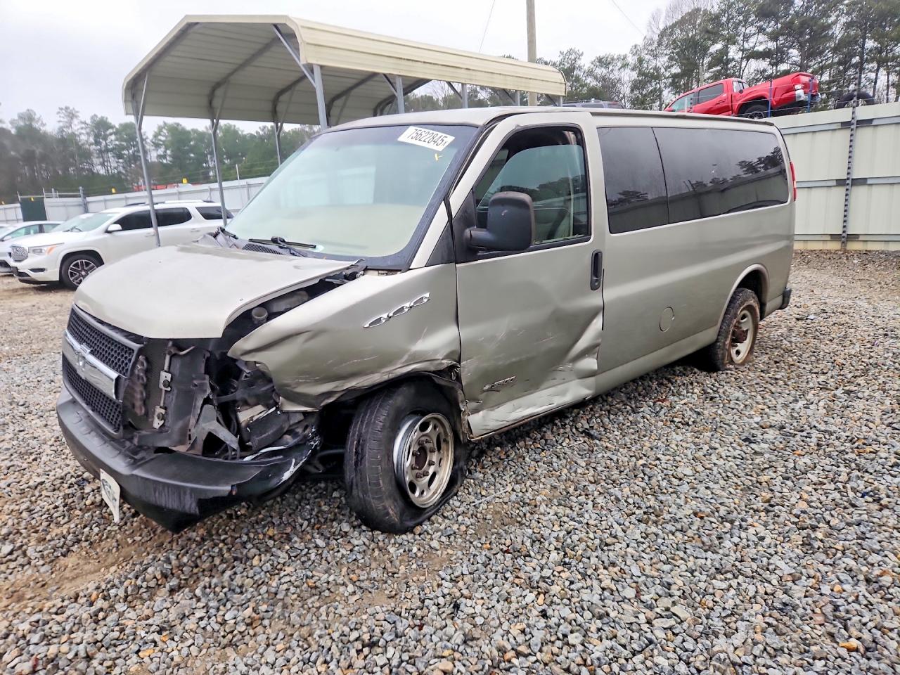 2003 Chevrolet Express Passenger, VIN 1GAHG35U131214580 — Front end