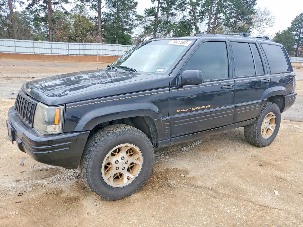 1996 Jeep Grand Cherokee Limited, VIN 1J4GZ78Y1TC162708 — Front end
