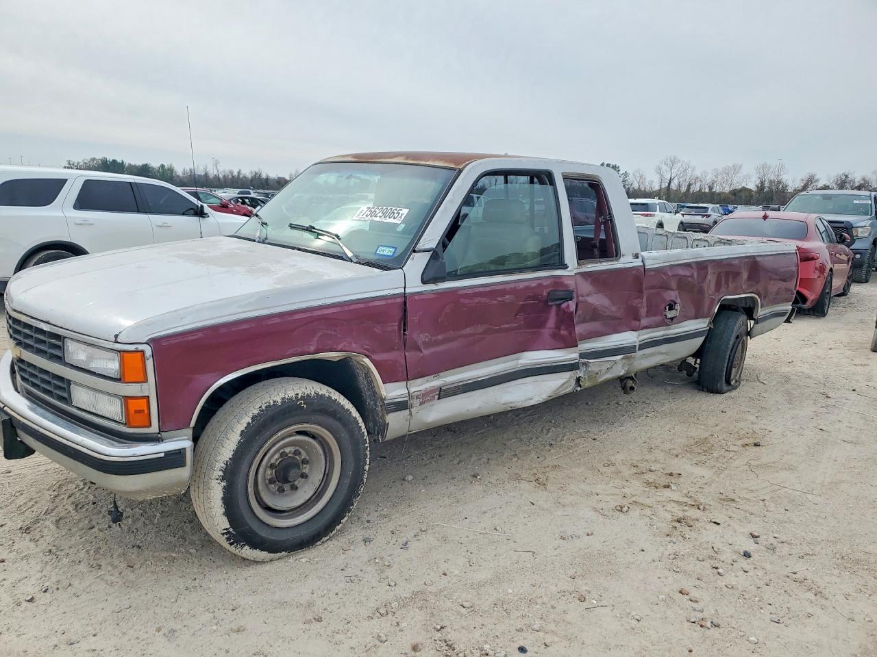 1993 Chevrolet Silverado 2500, VIN 1GCGC29F1PE199694 — Side