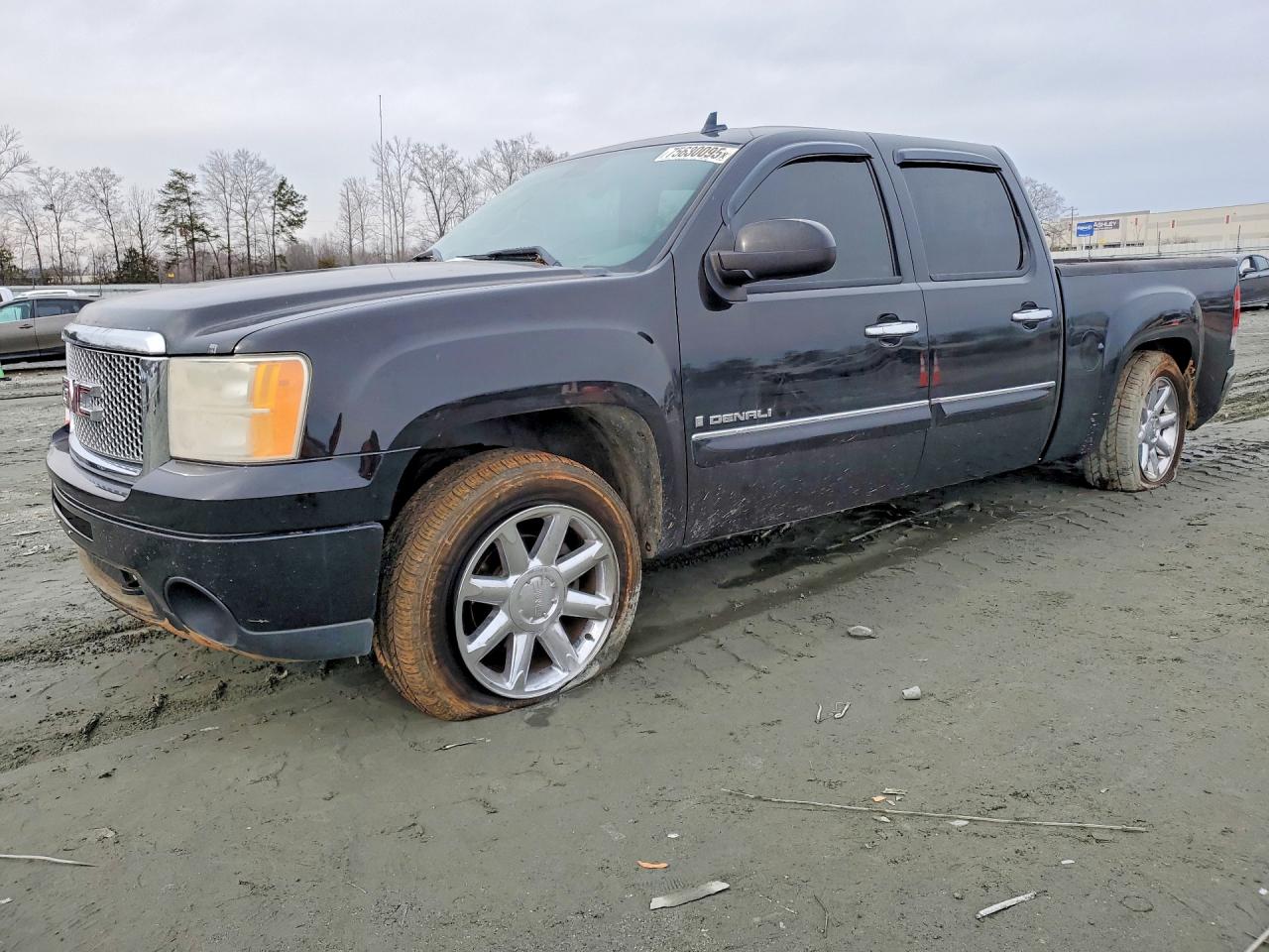 2008 GMC Sierra Denali, VIN 2GTEK638781146836 — Side