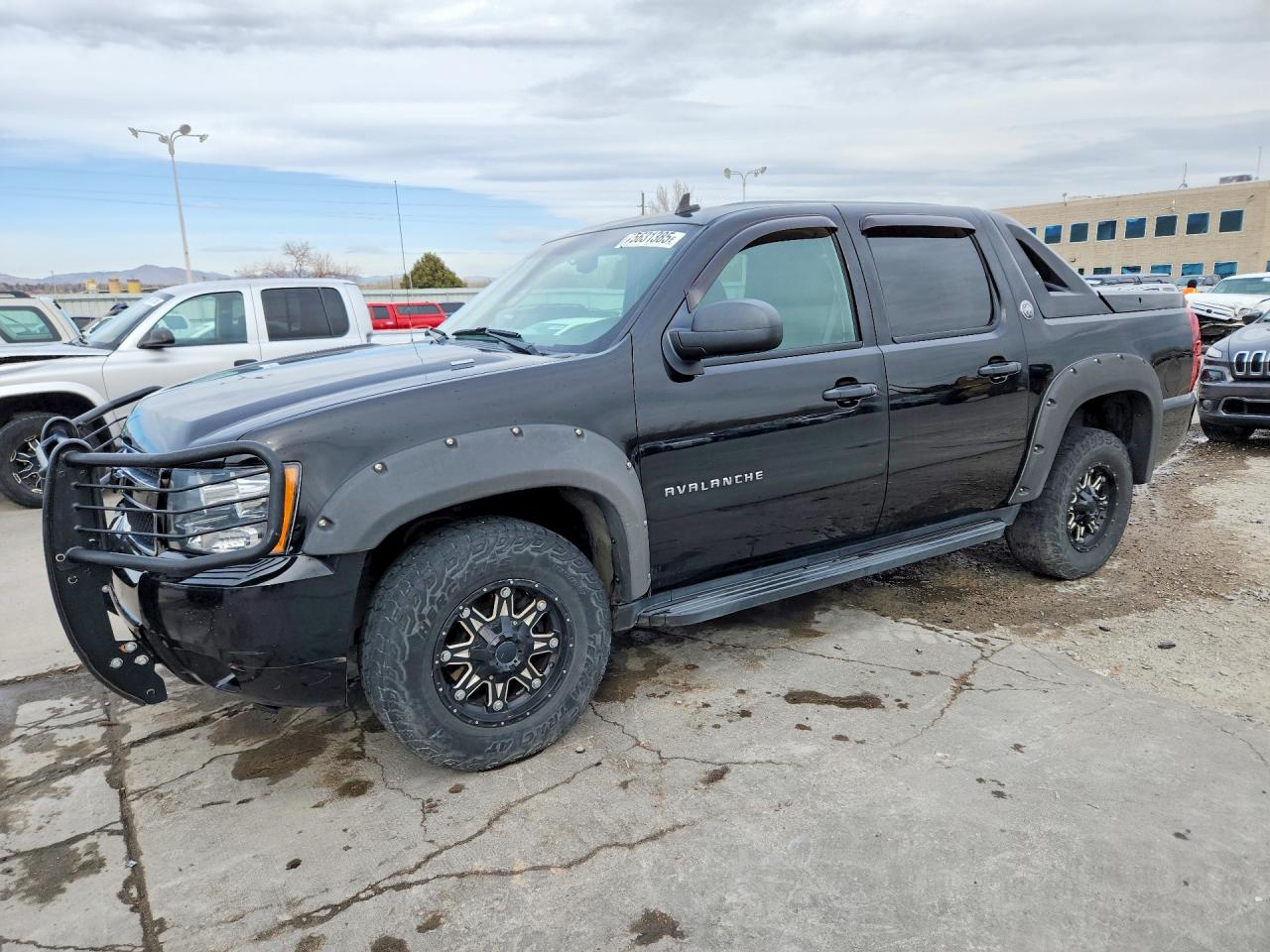 2013 Chevrolet Avalanche LS, VIN 3GNTKEE77DG320211 — Side