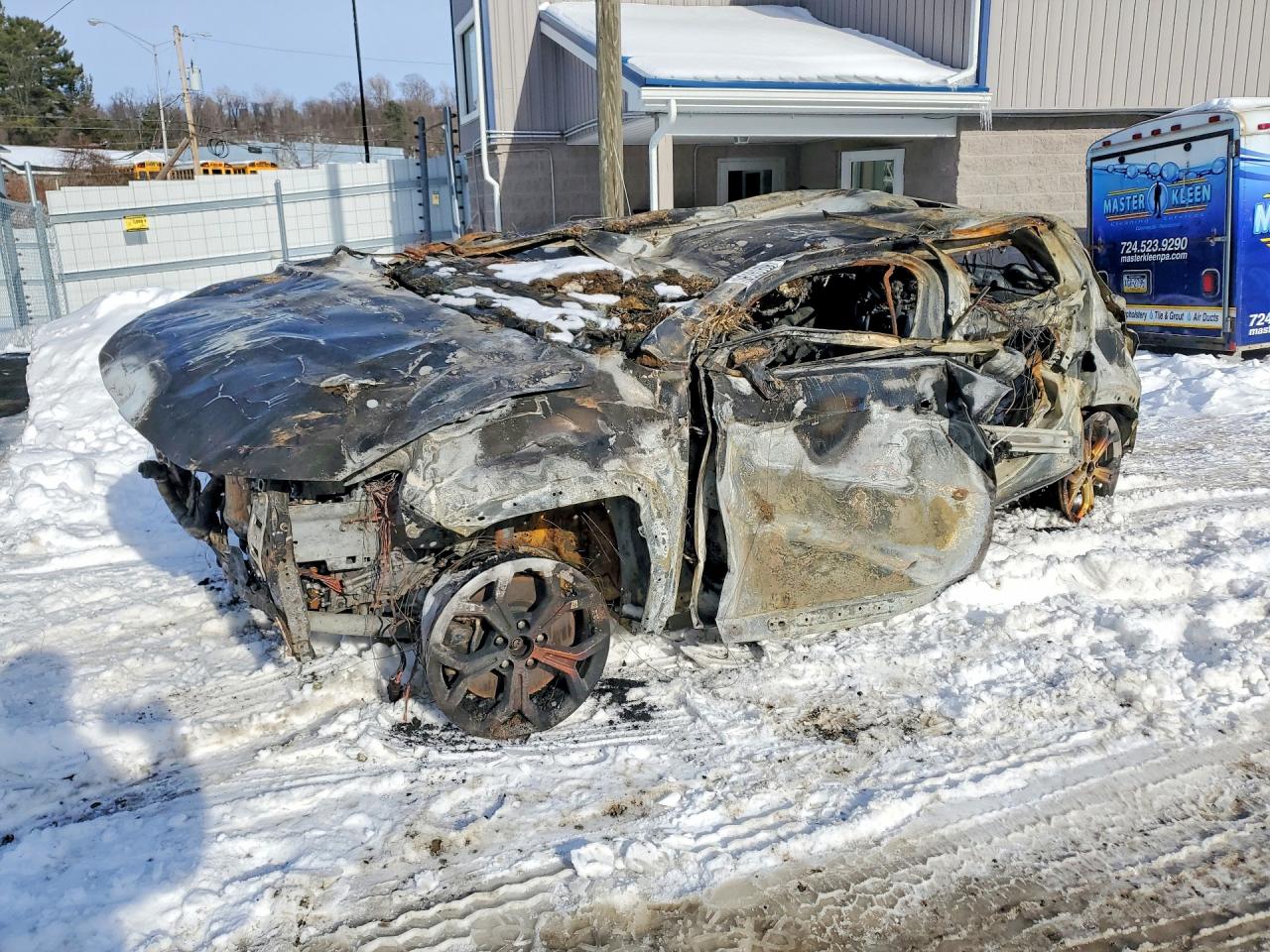 2024 Jeep Compass Latitude, VIN 3C4NJDBN9RT139076 — Burn