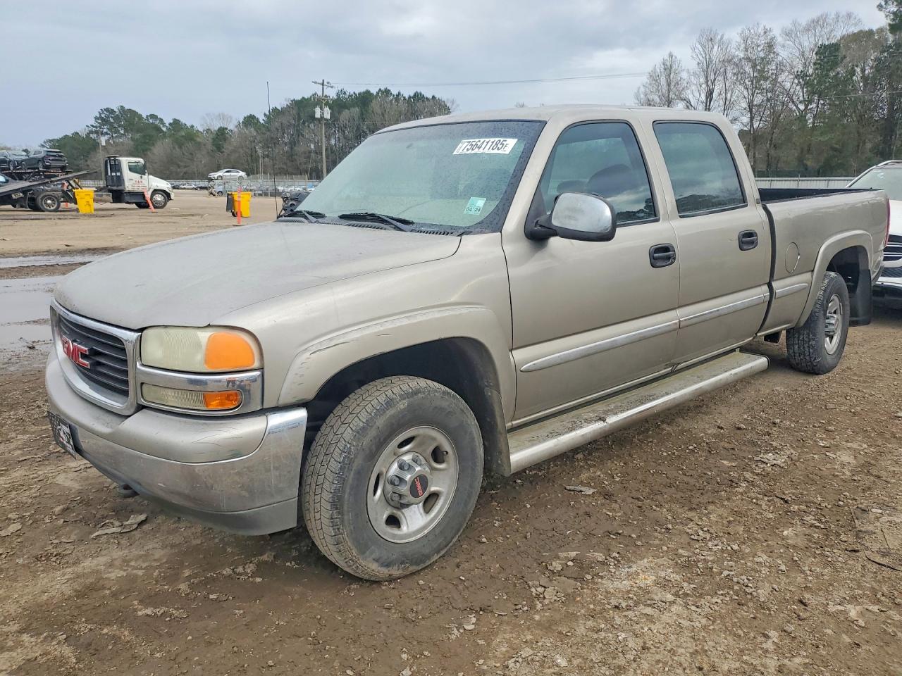 2001 GMC Sierra 1500HD SLE, VIN 1GTGC13U81F143111 — Rear end