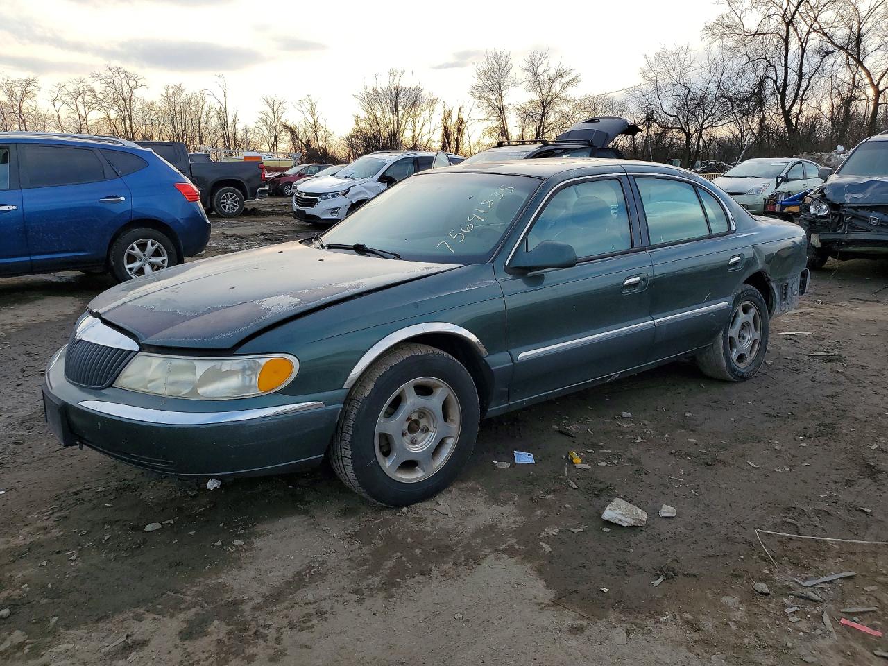 1999 Lincoln Continental, VIN 1LNHM97V4XY688461 — Зад