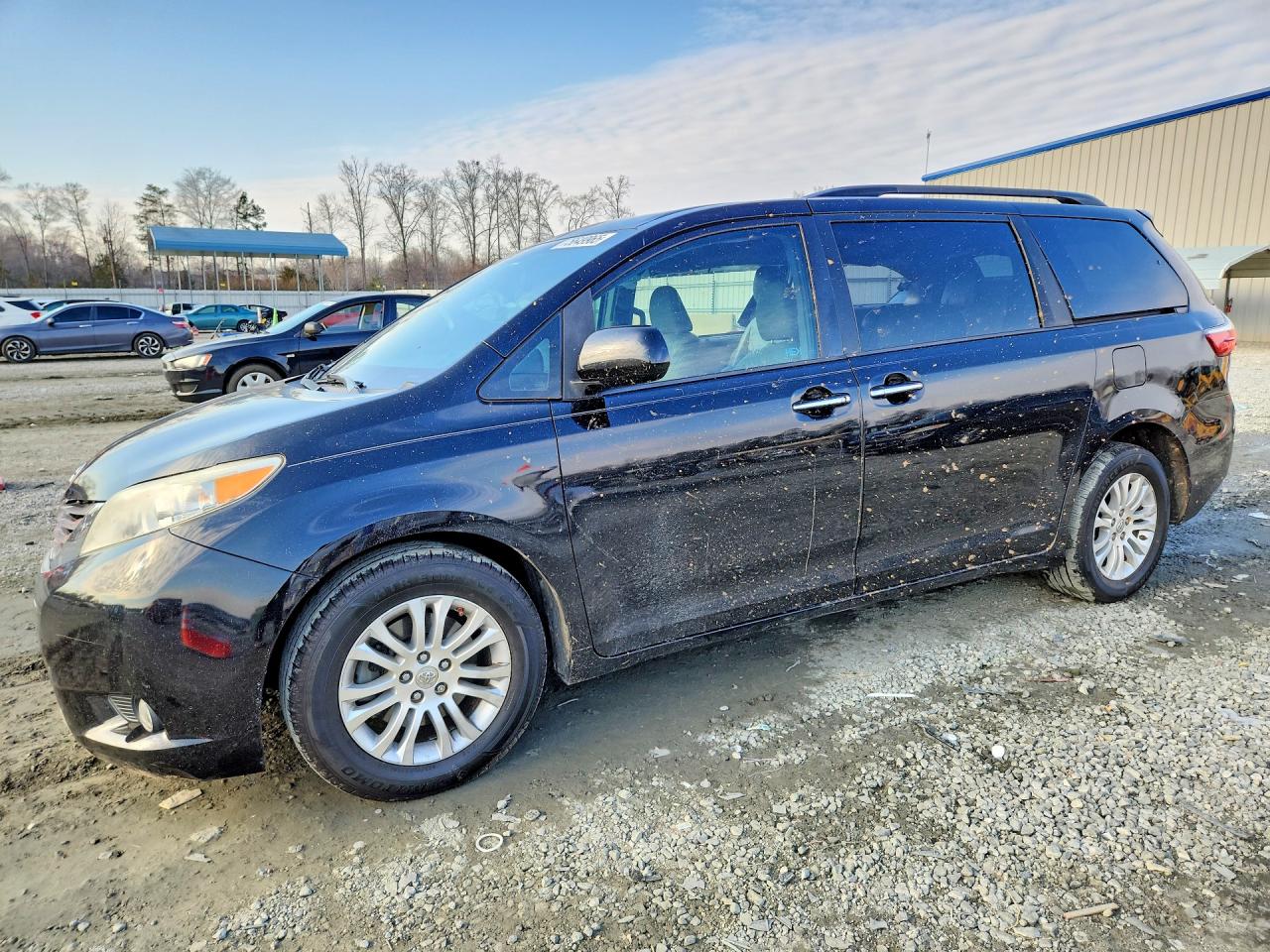 2016 Toyota Sienna XLE Premium, VIN 5TDYK3DC3GS729958 — Фото с аукциона