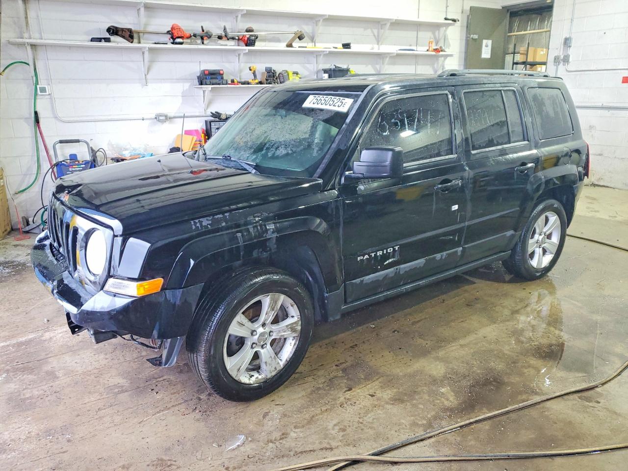 2012 Jeep Patriot Latitude, VIN 1C4NJPFA1CD639741 — Front end