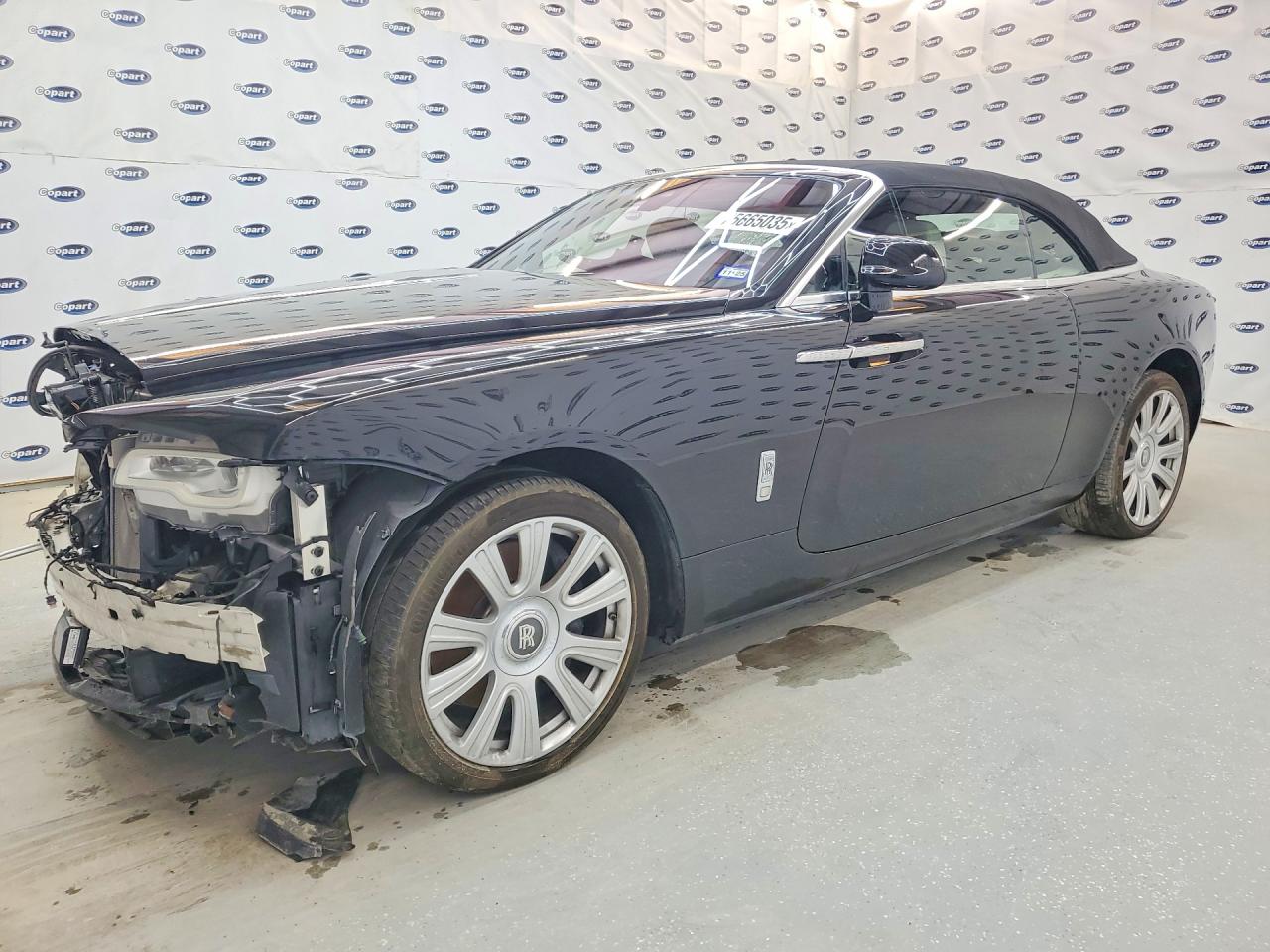 2016 Rolls-Royce Dawn, VIN SCA666D58GU102366 — Front end