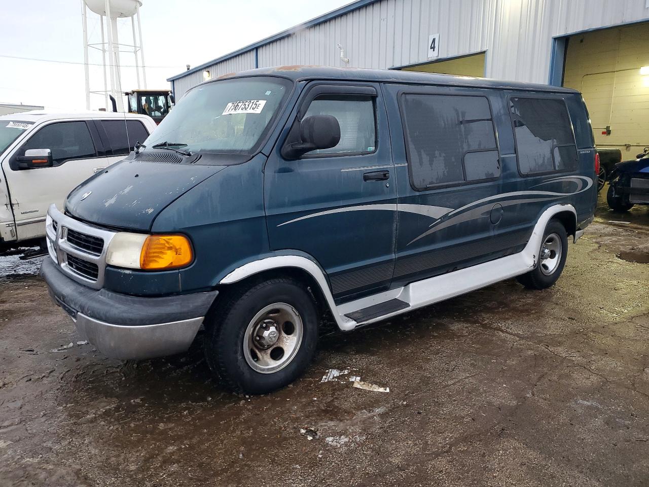 2000 Dodge Cargo Conversion, VIN 2B6HB11Y9YK145852 — Перед
