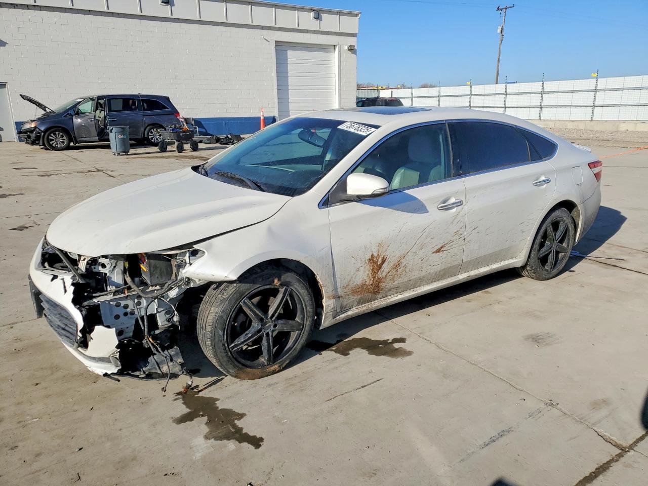 2014 Toyota Avalon XLE Premium, VIN 4T1BK1EBXEU102601 — Front end