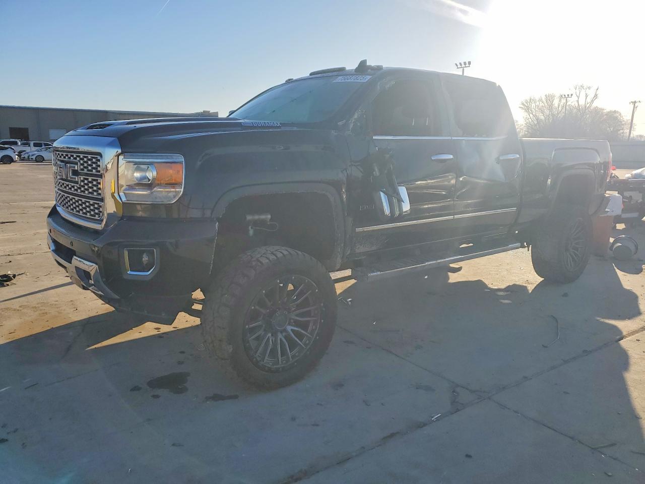2018 GMC Sierra 2500HD Denali, VIN 1GT12UEY7JF282088 — Side