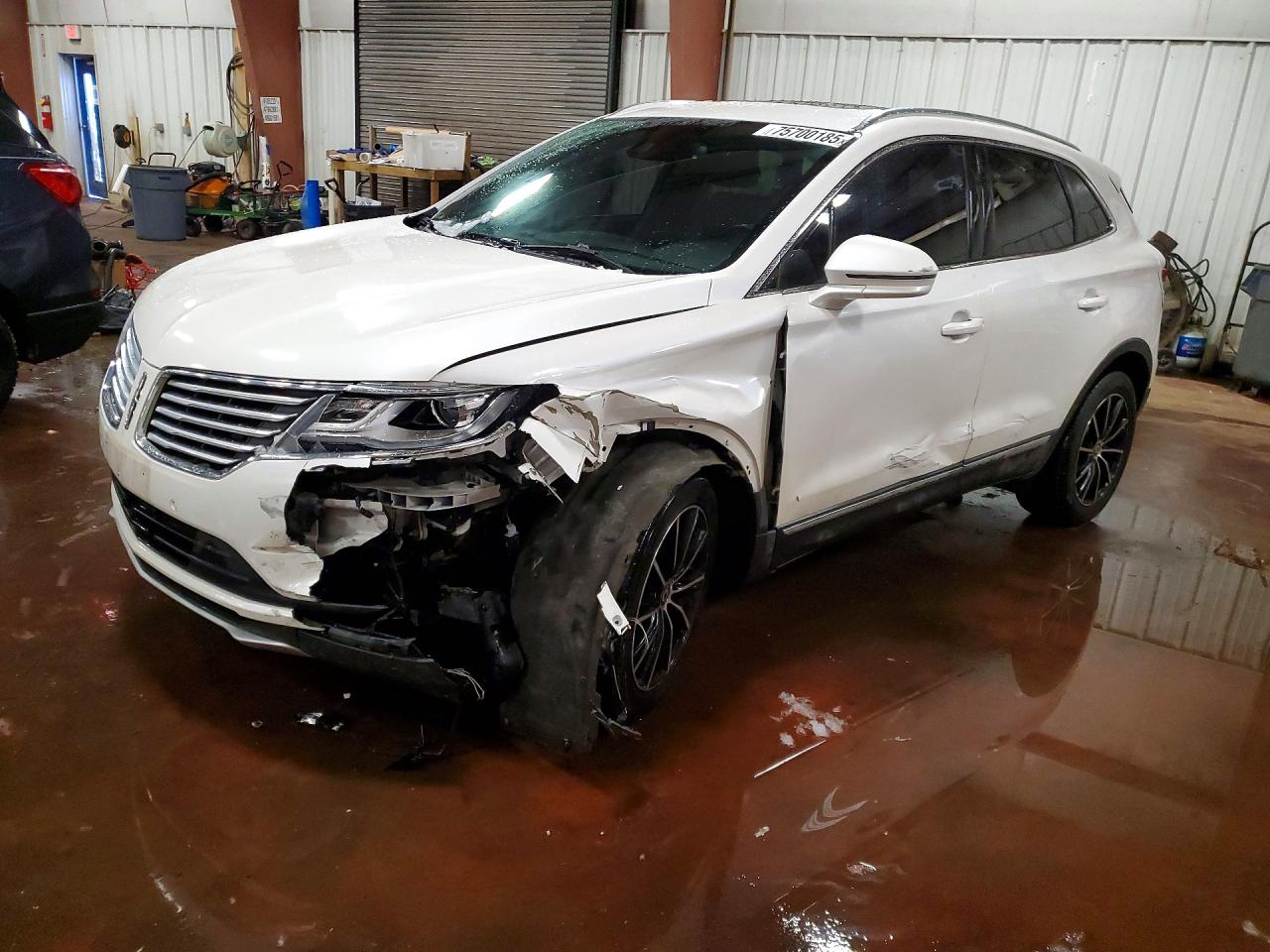2017 Lincoln MKC Reserve, VIN 5LMCJ3D92HUL40851 — Side