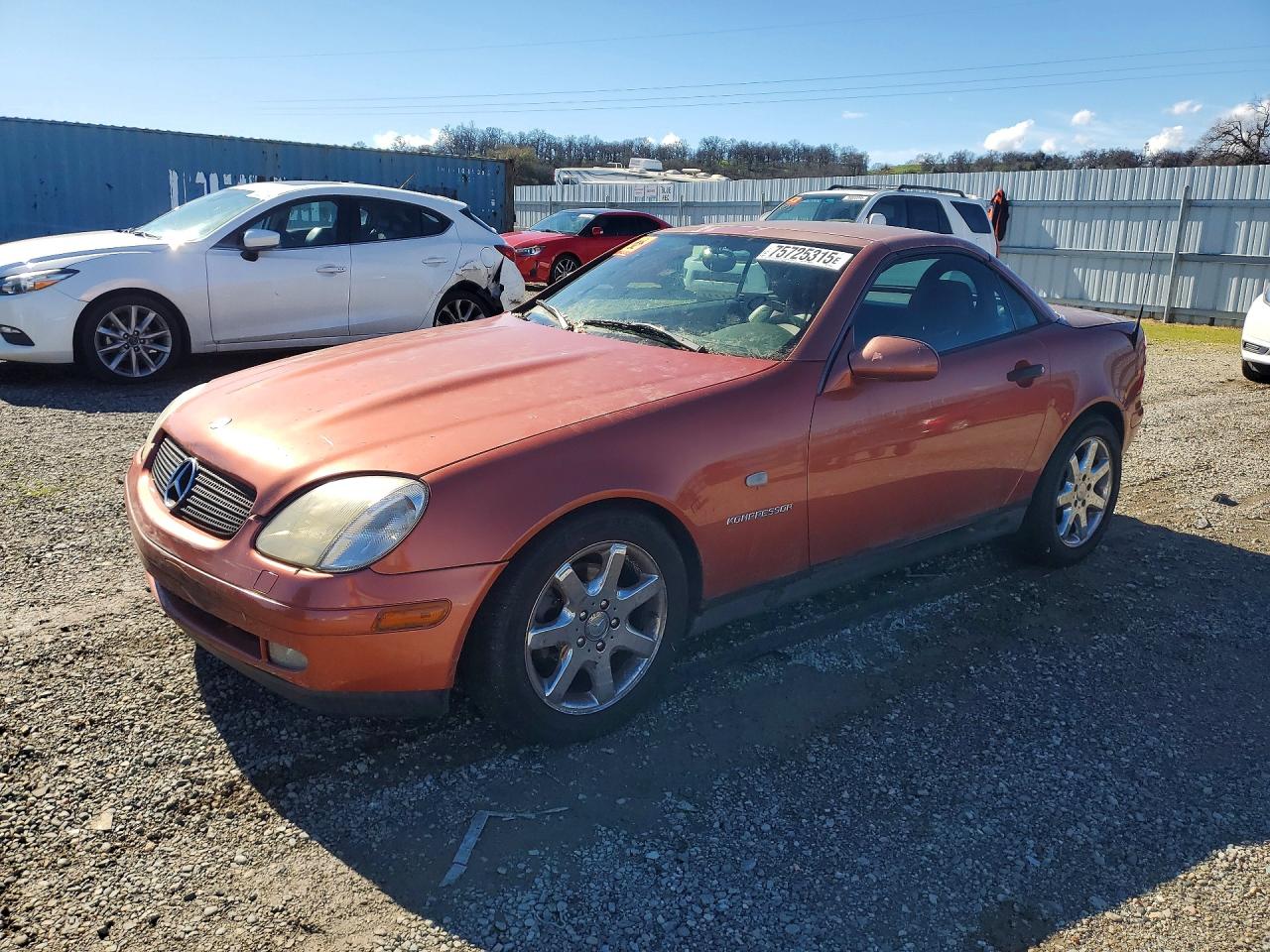 2000 Mercedes-Benz SLK 230 Kompressor, VIN WDBKK47F5YF145336 — Minor dents and scratches