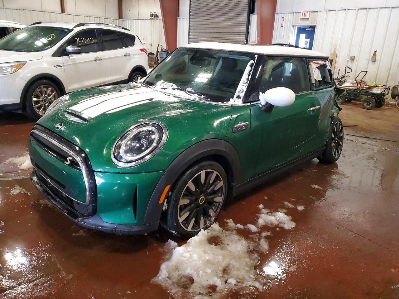2022 MINI Hardtop Cooper SE, VIN WMW13DJ00N2R06630 — Зад