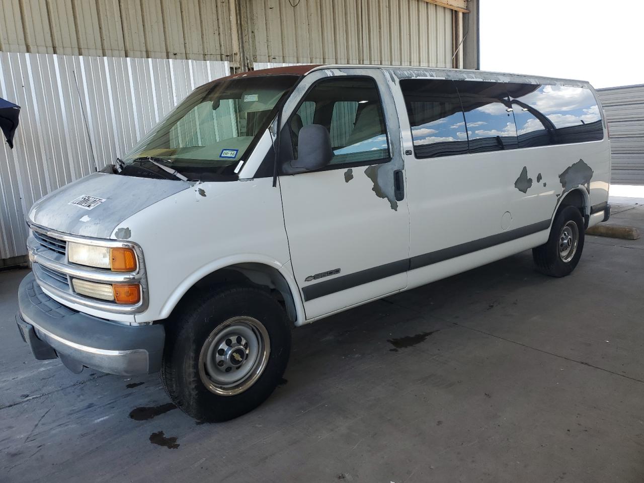 2001 Chevrolet Express, VIN 1GAHG39R711145669 — Normal wear