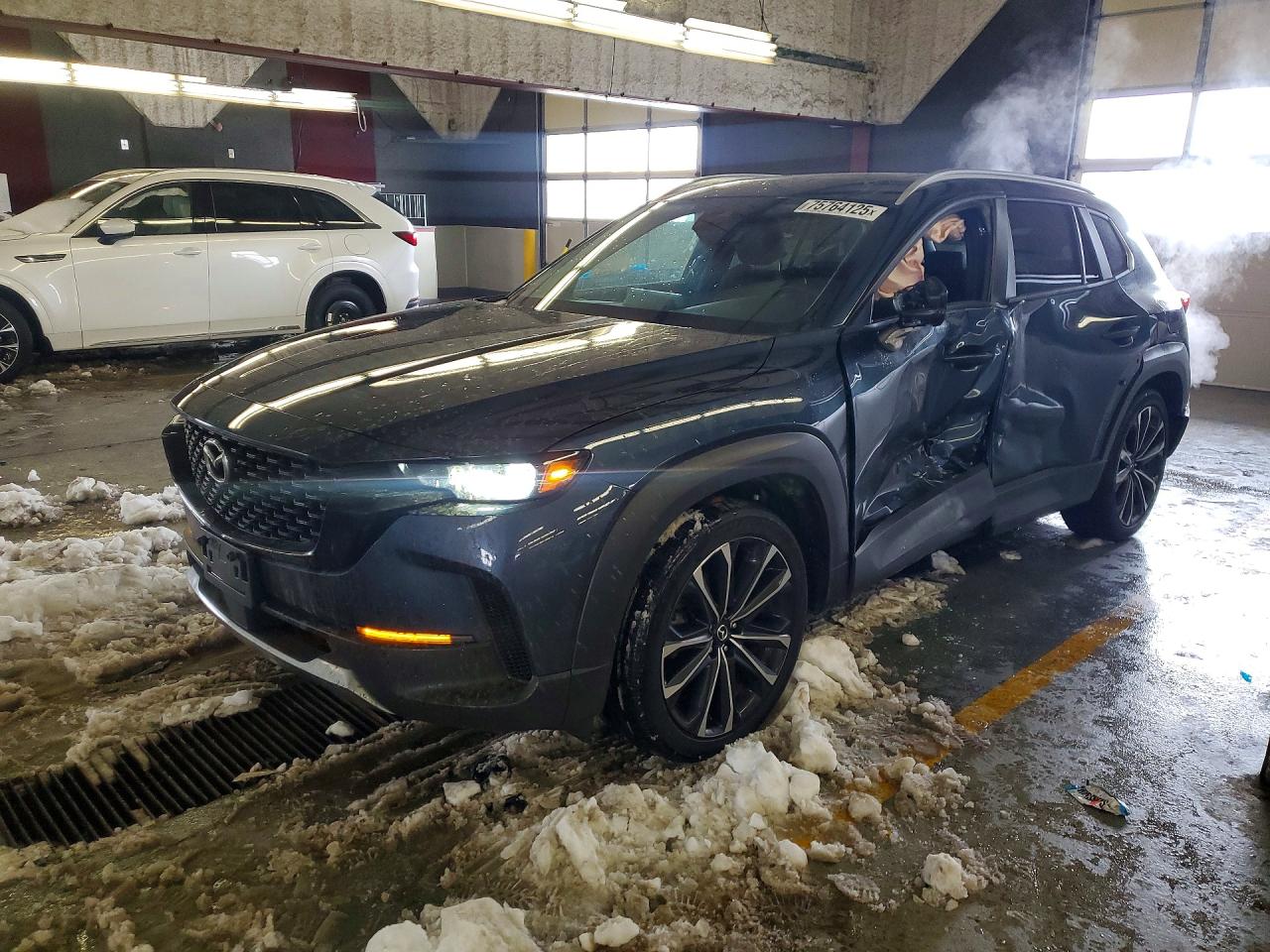 2023 Mazda CX-50 Meridian Edition, VIN 7MMVABXY3PN123413 — Бок