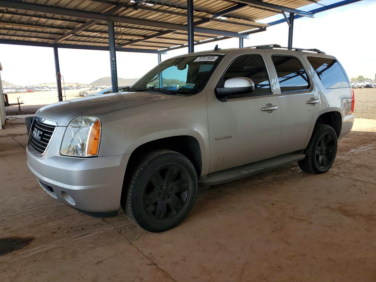 2014 GMC Yukon SLE, VIN 1GKS1AE04ER109704 — Side