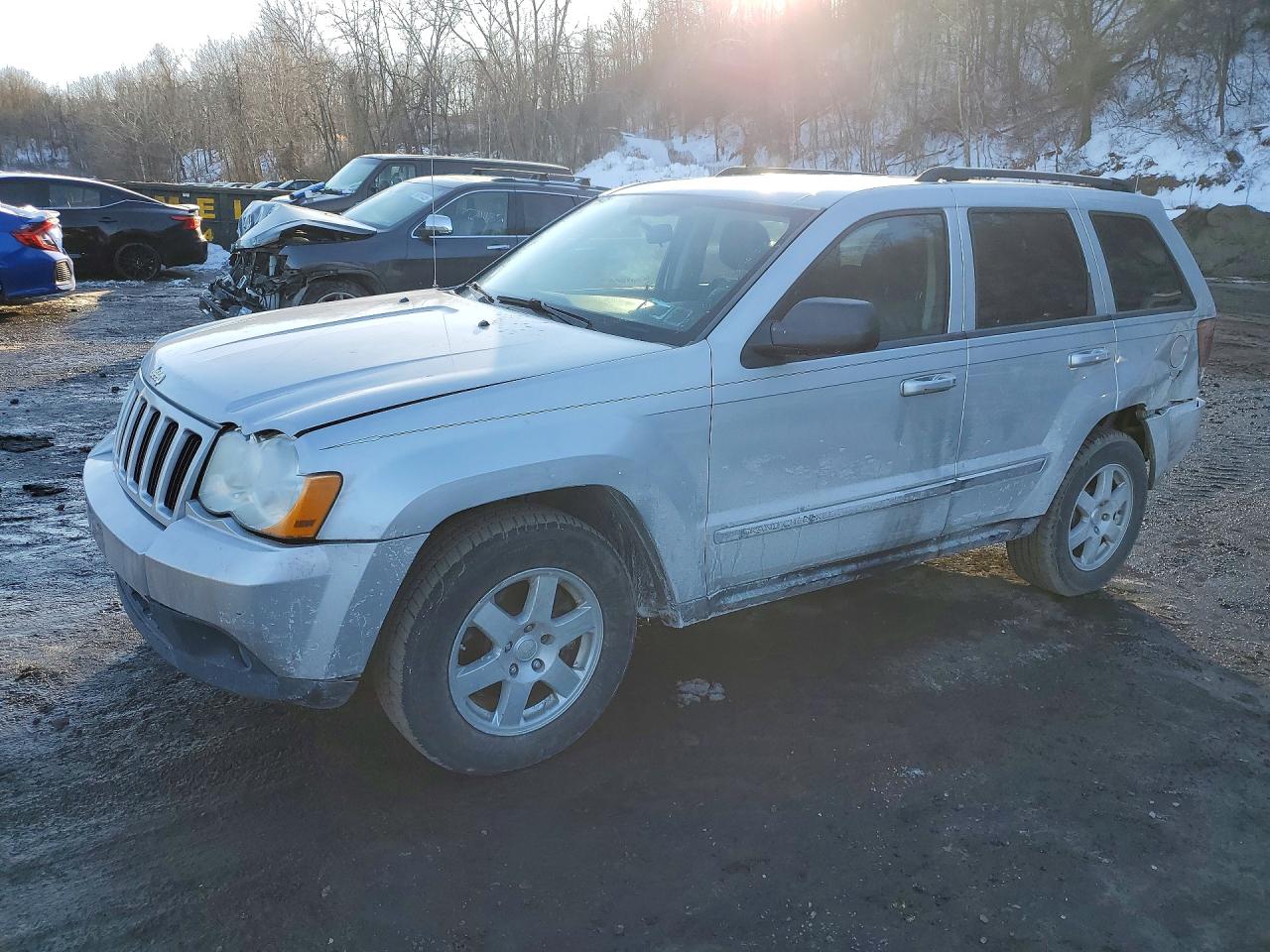 2010 Jeep Grand Cherokee Laredo, VIN 1J4PR4GK6AC154452 — Rear end