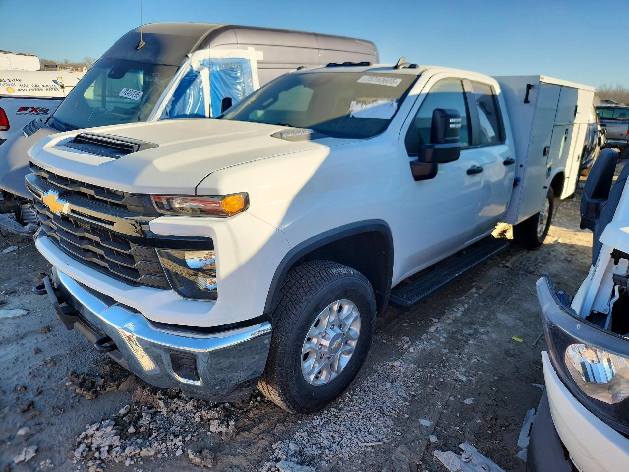 2024 Chevrolet Silverado 3500, VIN 1GB5YSEY5RF398636 — Перед