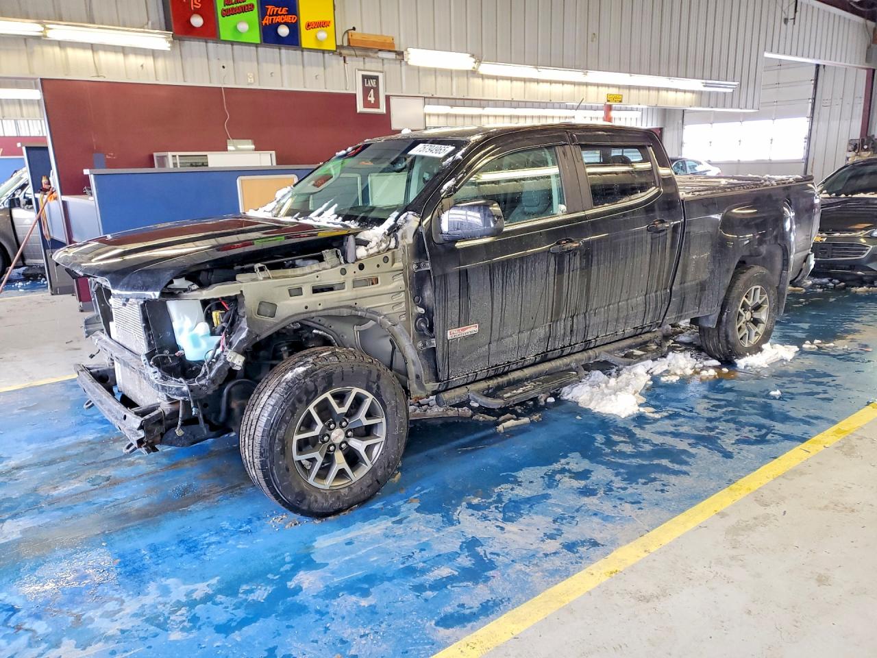 2018 GMC Canyon 4WD SLE, VIN 1GTG6CEN3J1252212 — Front end
