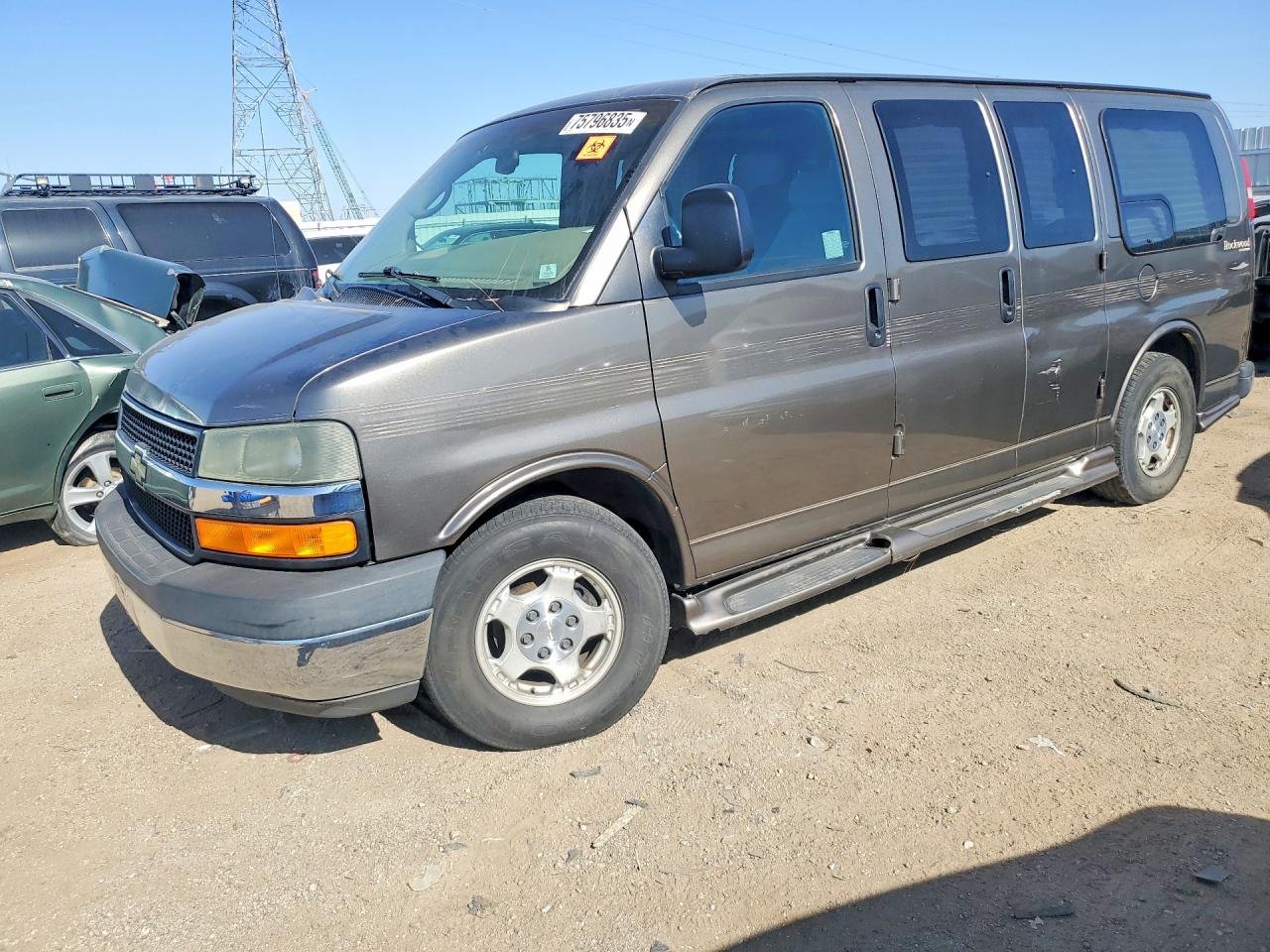 2004 Chevrolet Express Passenger, VIN 1GBFG15TX41144576 — Side