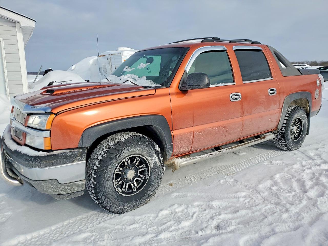 2005 Chevrolet Avalanche LS, VIN 3GNEK12T75G110390 — Side