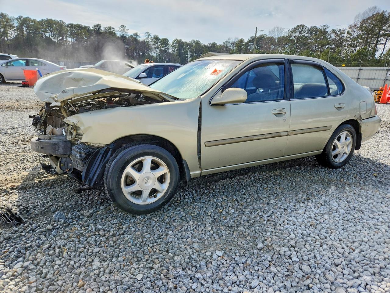 1999 Nissan Altima XE, VIN 1N4DL01DXXC240570 — Front end