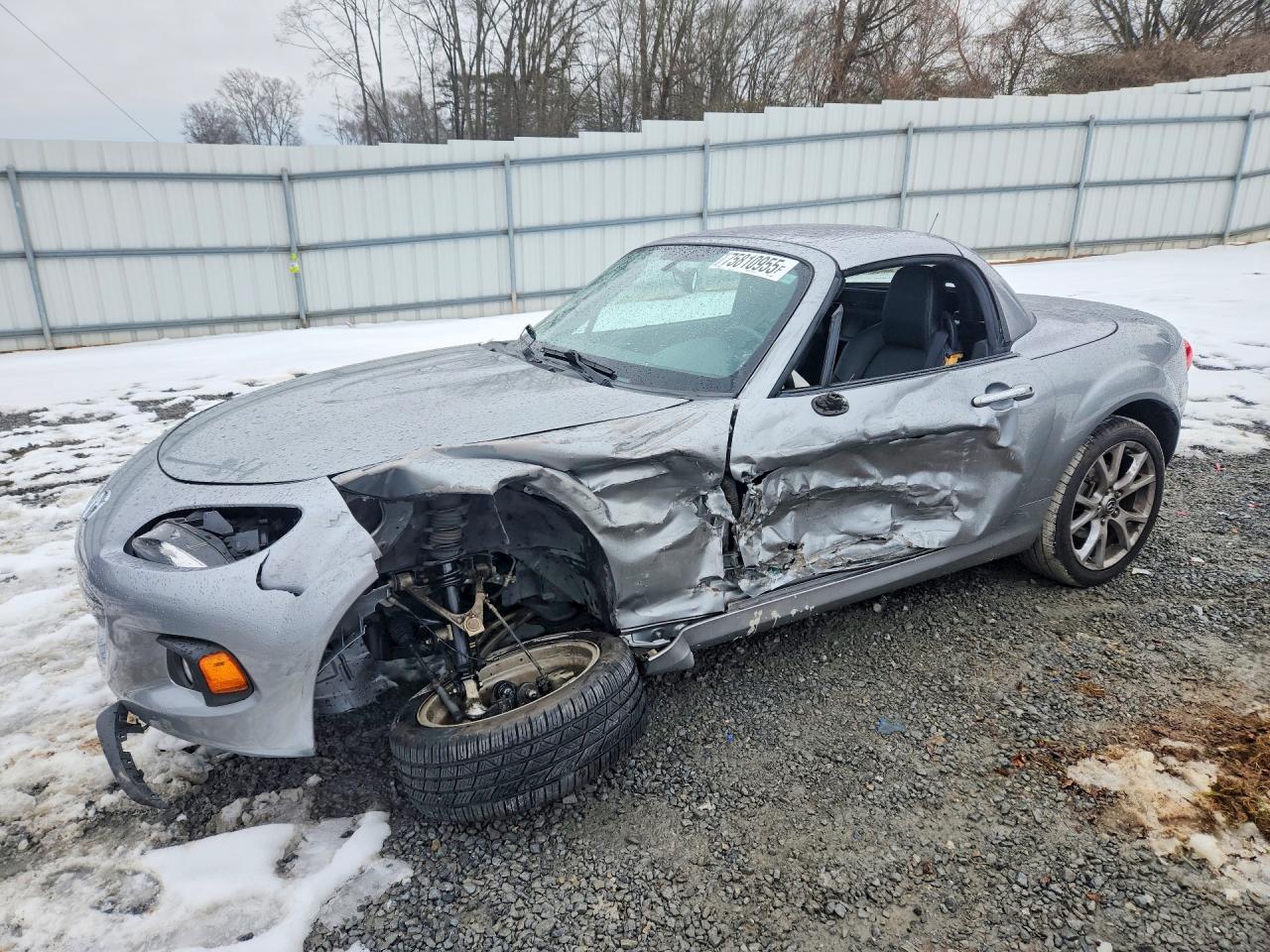 2013 Mazda MX-5 Miata Grand Touring, VIN JM1NC2PF0D0229075 — Side