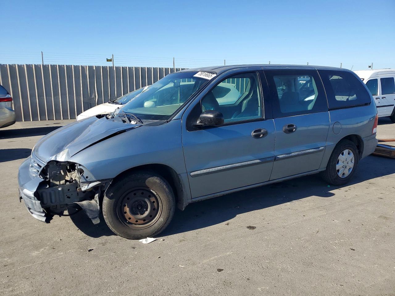 2000 Ford Windstar LX, VIN 2FMZA5144YBB45227 — Front end