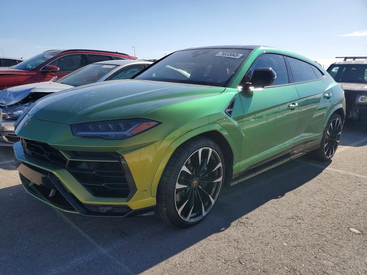 2022 Lamborghini Urus, VIN ZPBUA1ZL5NLA17053 — Side