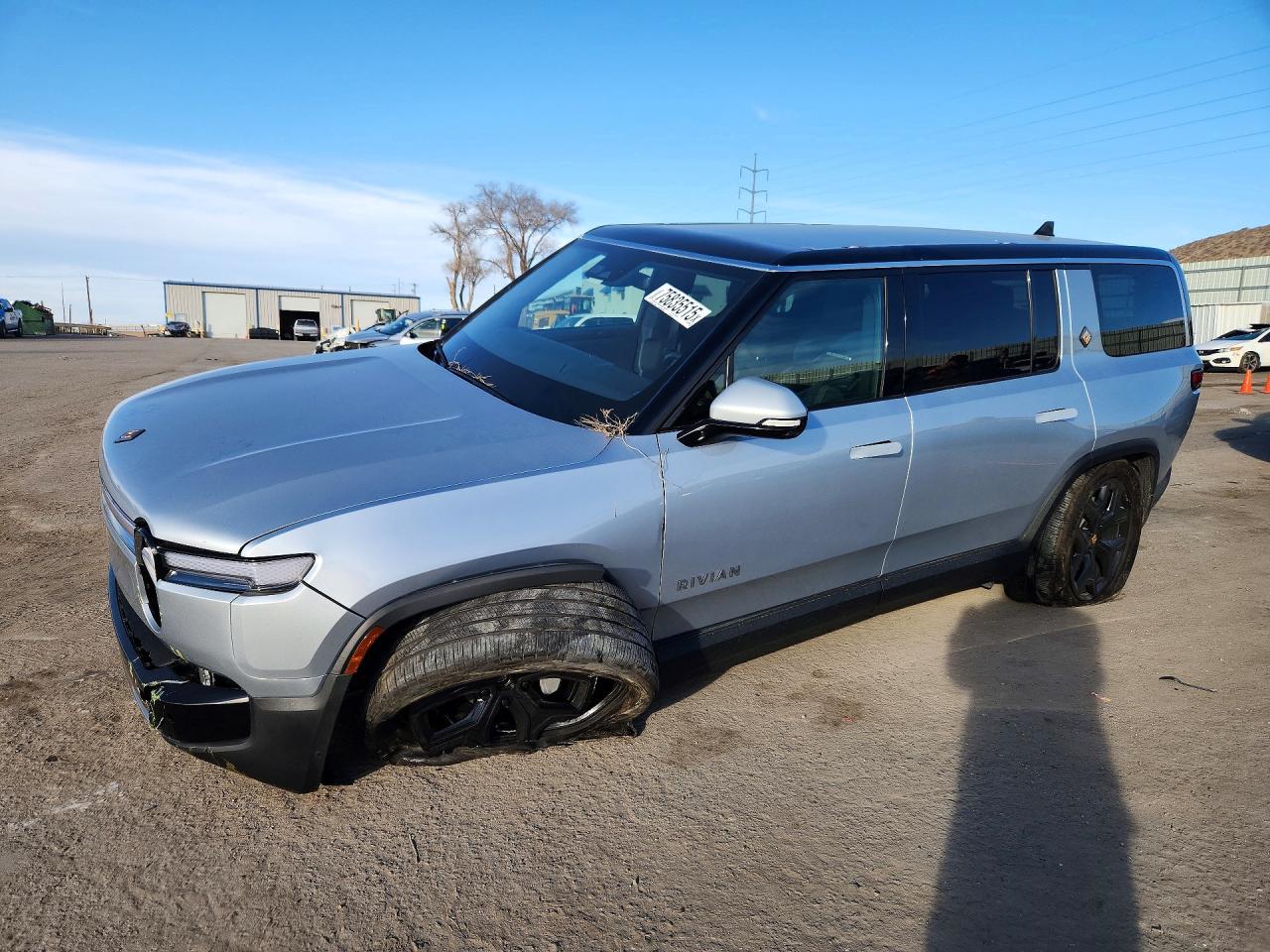 2025 Rivian R1S Adventure, VIN 7PDSGBBA1SN064469 — Перед