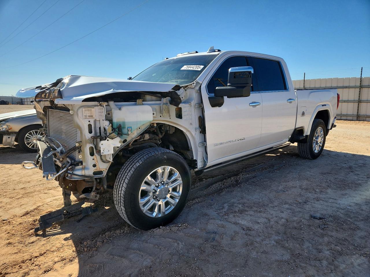 2021 GMC Sierra 2500HD Denali, VIN 1GT49REY1MF226397 — Front end