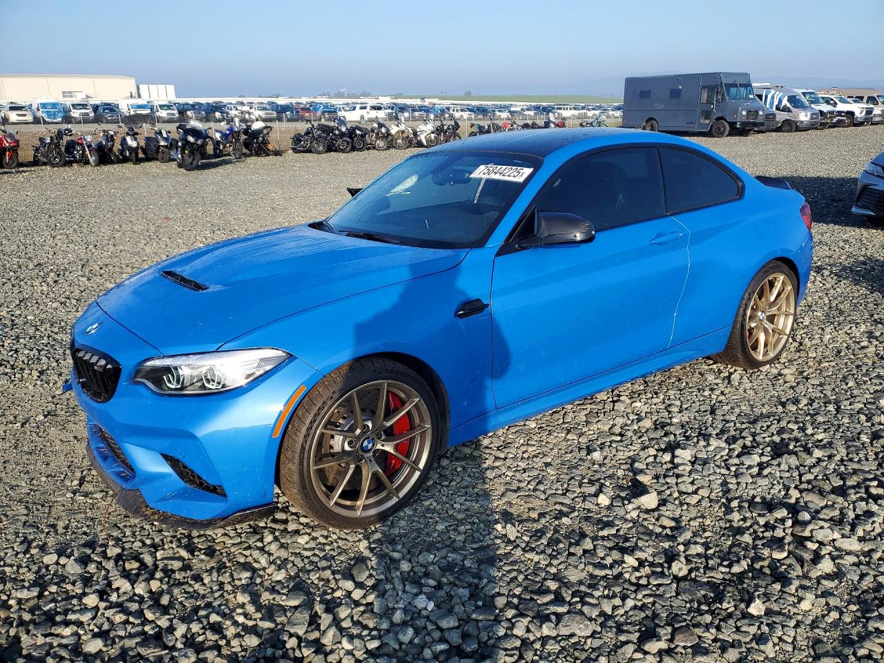 2020 BMW M2, VIN WBS1J3C08L7H04727 — Бок