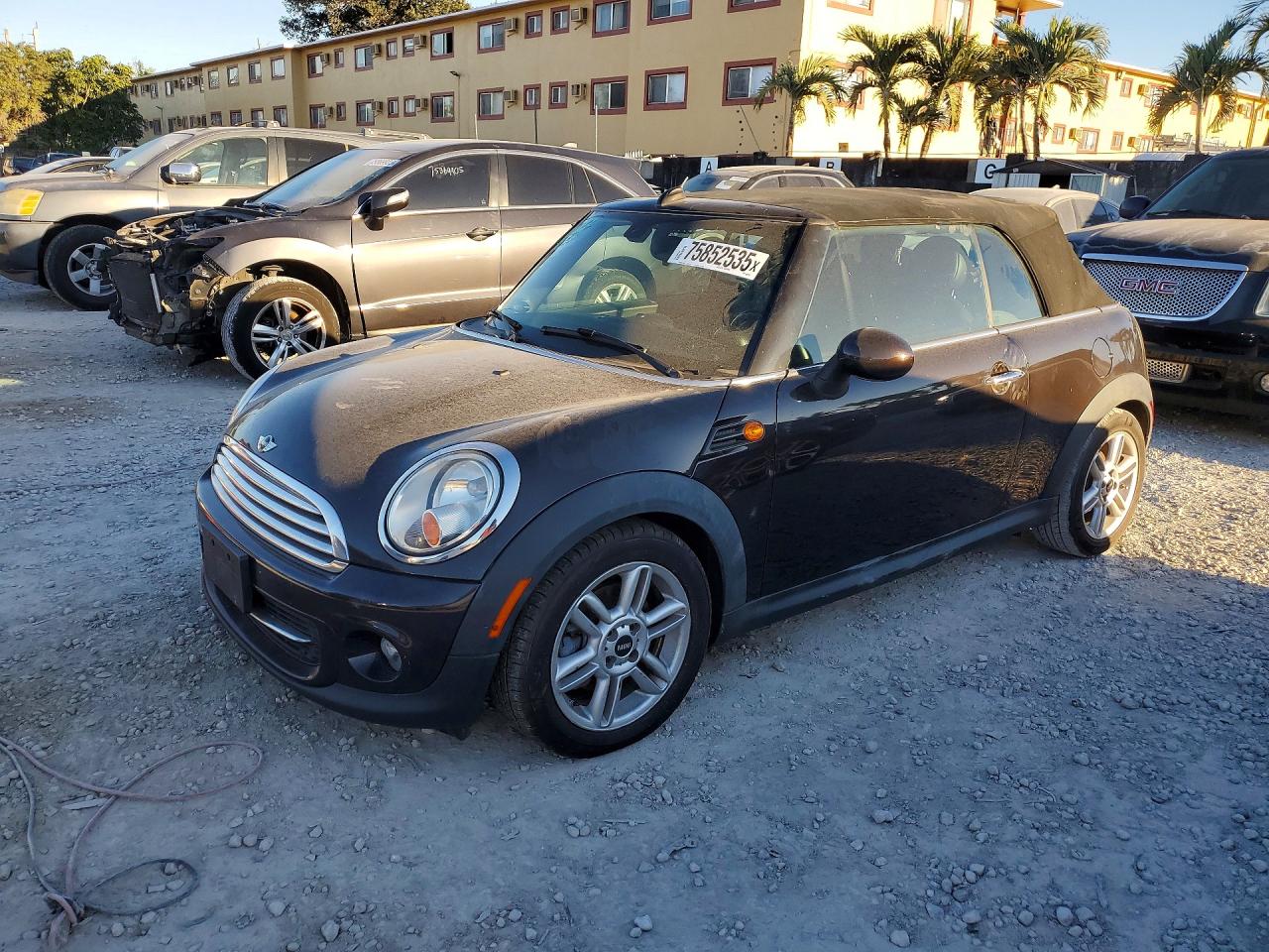 2015 MINI Convertible, VIN WMWZN3C56FT862712 — Мелкие вмятины и царапины